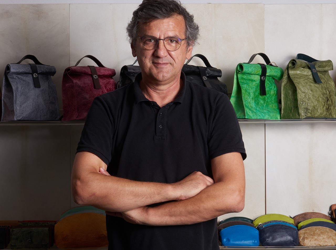 Deriye ve parşömene hayat ve stil kazandıran Kare Deri ve Parşömen
